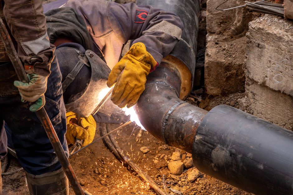 Welding a steel pipe